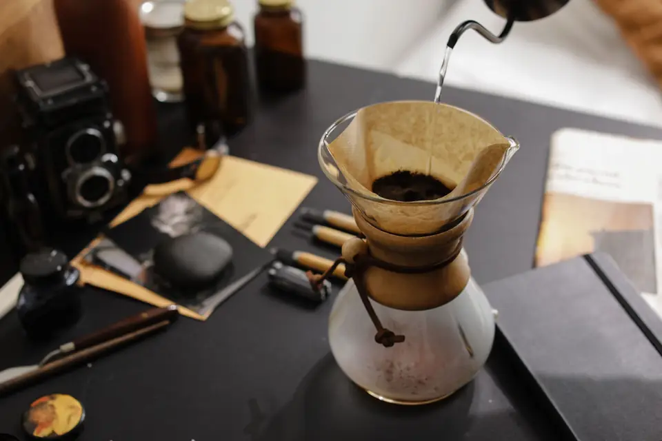 Preparando café en Chemex